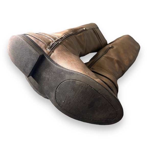 Brown tall boots with strap details - Picture 4 of 5